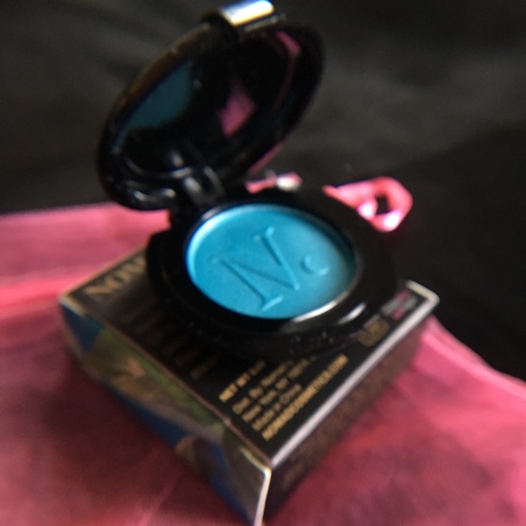 Nomad La Habana El Mar Intense Aqua Eyeshadow 🇨🇺 - Picture 2 of 7
